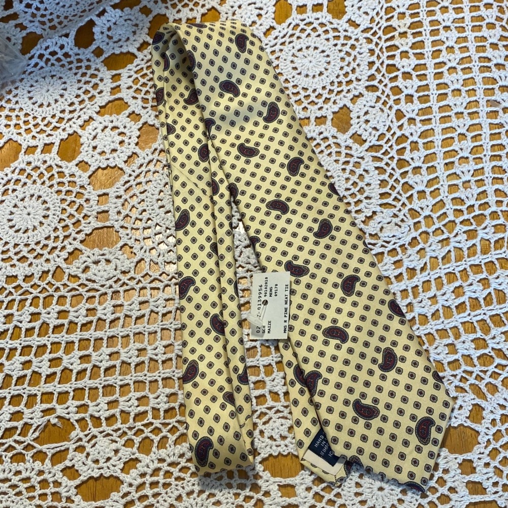 New Lands End Silk Necktie Mens Yellow Excellent Paisley Medallion Hand Sewn USA